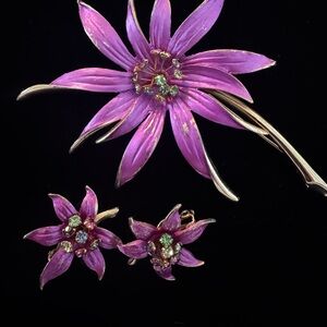 Vintage Lisa Brooch With Matching Clip-on Earrings.